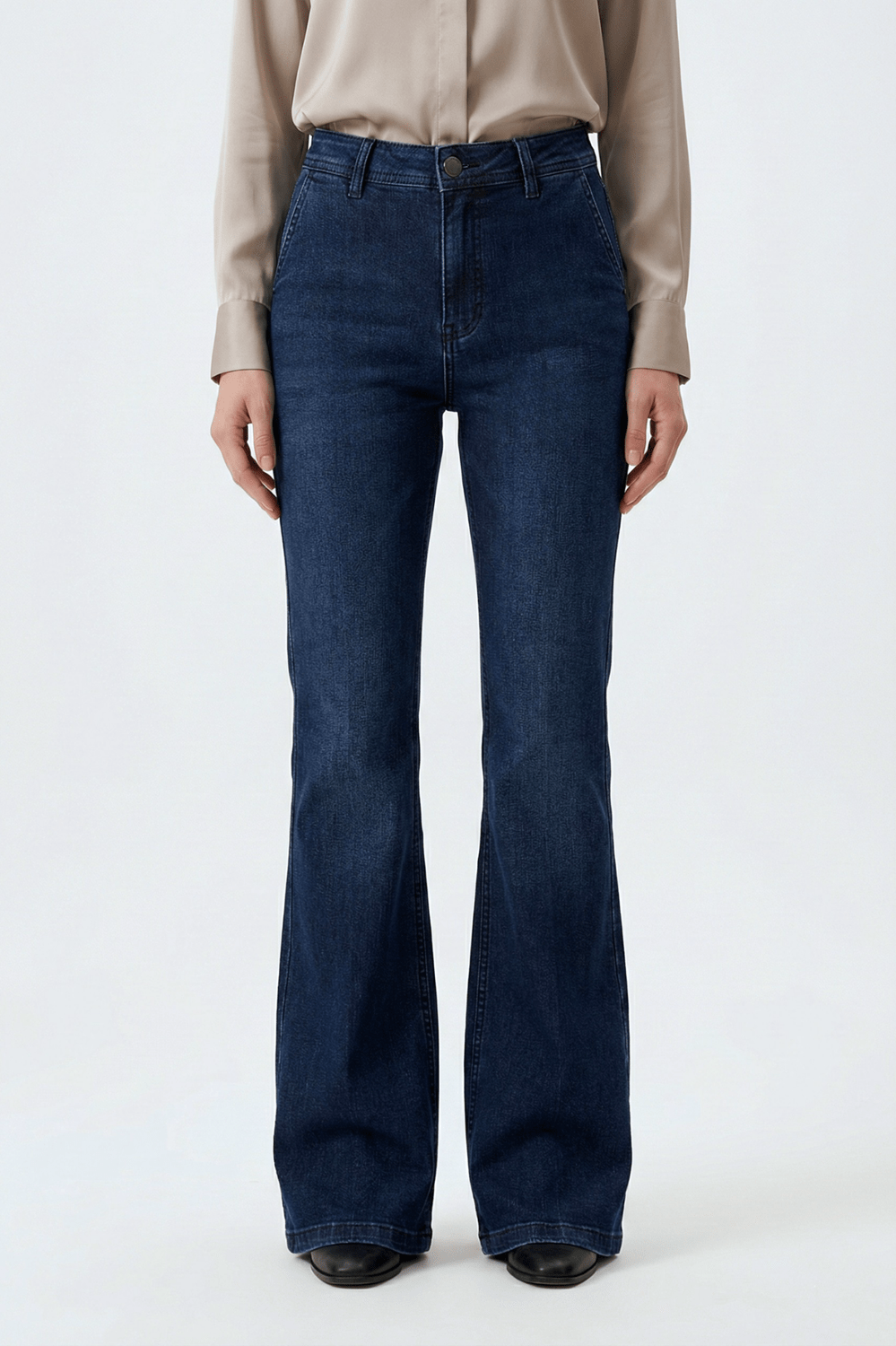 Calça Flare Jeans Azul Escuro com Bolsos Faca F26209