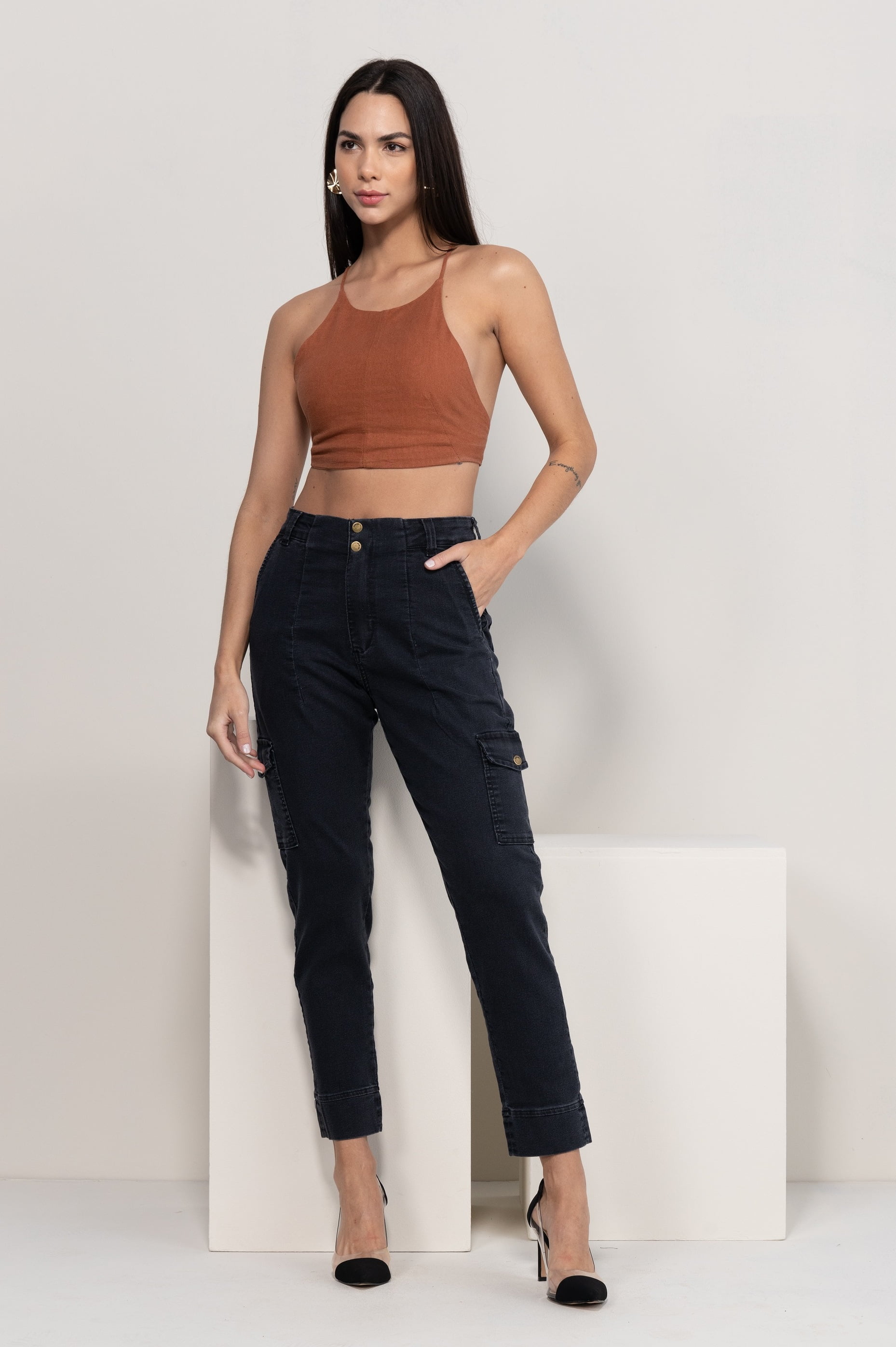 Calça Cargo Feminina Preta na Oxiblue Jeans