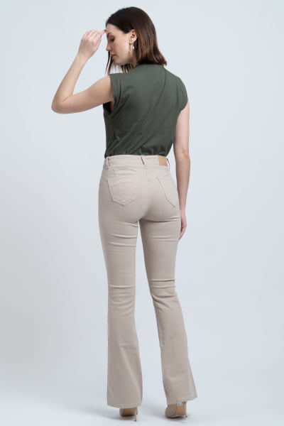 Calça Flare Areia de Sarja F2897AR