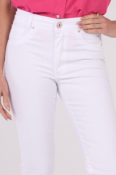 Calça Flare de Sarja Branca F2507BR