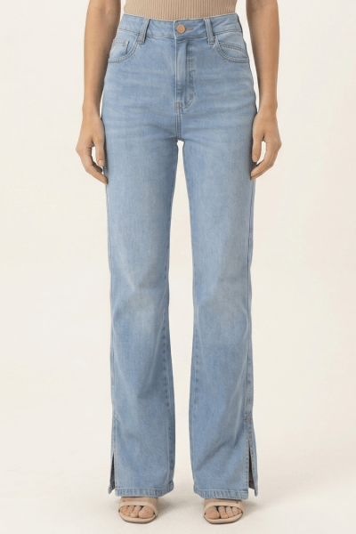 Calça Flare Jeans Claro com Recorte na barra F26201
