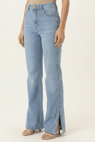 Calça Flare Jeans Claro com Recorte na barra F26201
