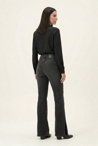 Calça Flare Jeans Black Estonada com Abertura Lateral F26202