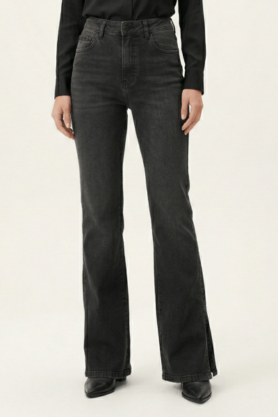 Calça Flare Jeans Black Estonada com Abertura Lateral F26202