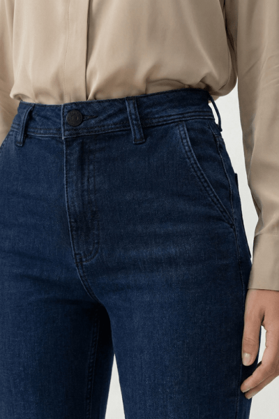 Calça Flare Jeans Azul Escuro com Bolsos Faca F26209