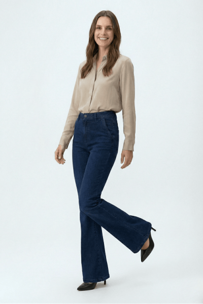Calça Flare Jeans Azul Escuro com Bolsos Faca F26209