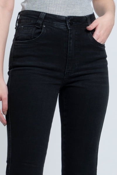 Calça Jeans Reta Black Estonada F24026