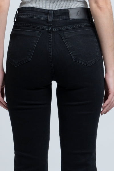 Calça Jeans Reta Black Estonada F24026