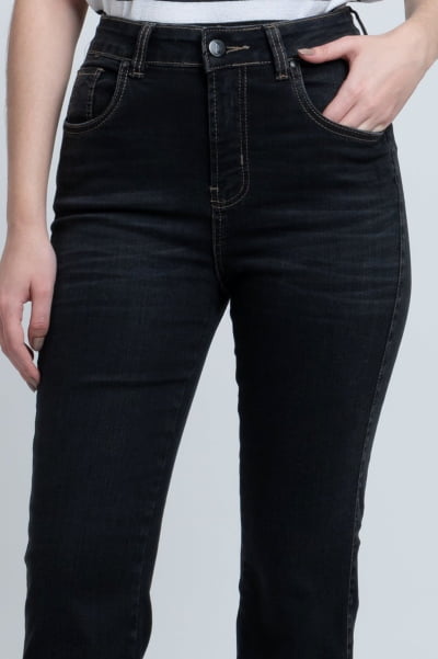 Calça Jeans Reta Preta Estonada F24033