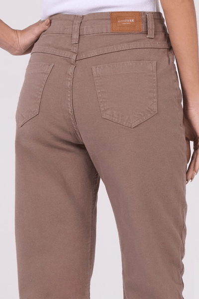 Calça Mom Sarja Caqui F2903CZ