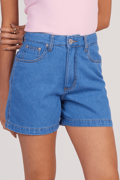 Short Jeans Mom Azul Médio F25023
